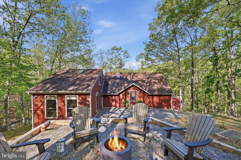 Rarely do you find a completely renovated mountain cabin with a - photo 4