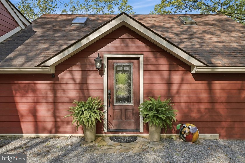 Rarely do you find a completely renovated mountain cabin with a - photo 5