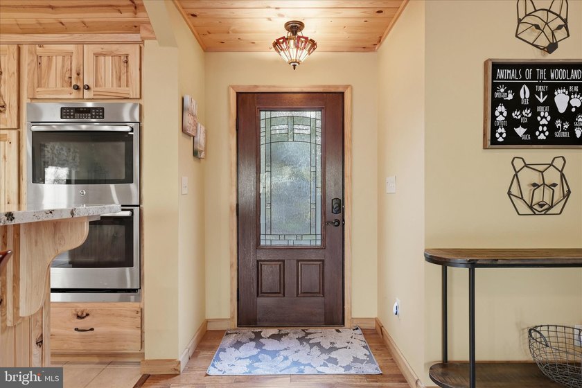 Rarely do you find a completely renovated mountain cabin with a - photo 6
