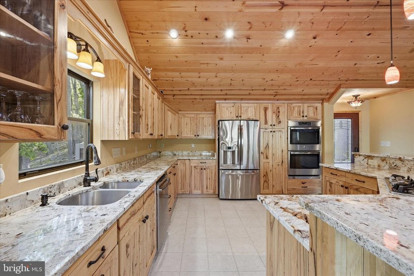 Rarely do you find a completely renovated mountain cabin with a - photo 10