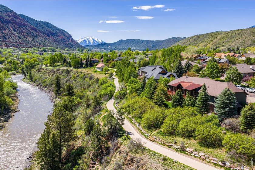 Luxury riverfront home on the Roaring Fork River in Glenwood - photo 13
