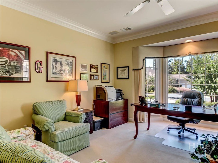 Elegant Lagoon-Front Home in Oakridge |4BR | 3.5BA | 4,722 Sq - photo 15