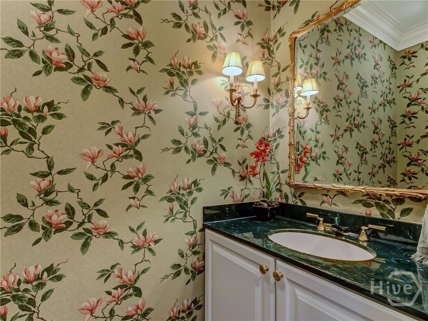 Elegant Lagoon-Front Home in Oakridge |4BR | 3.5BA | 4,722 Sq - photo 21