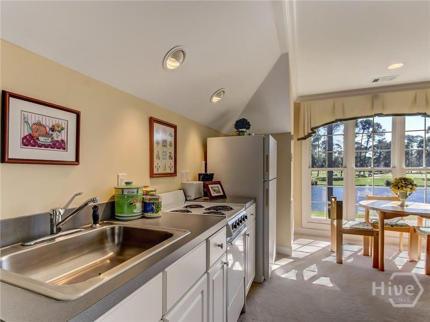 Elegant Lagoon-Front Home in Oakridge |4BR | 3.5BA | 4,722 Sq - photo 24