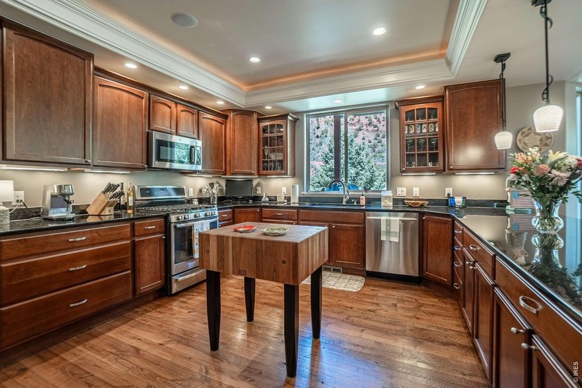 Luxury riverfront home on the Roaring Fork River in Glenwood - photo 24