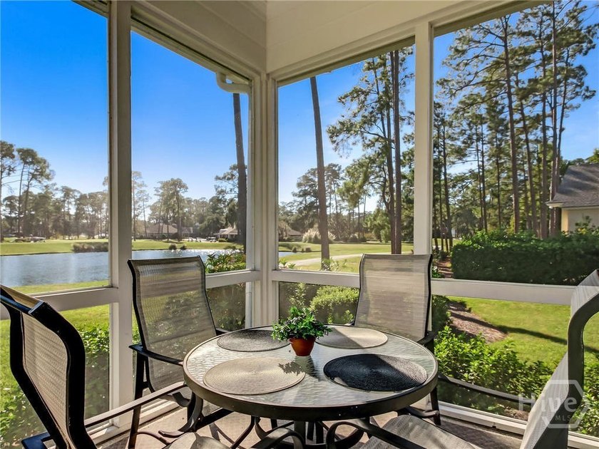 Elegant Lagoon-Front Home in Oakridge |4BR | 3.5BA | 4,722 Sq - photo 26