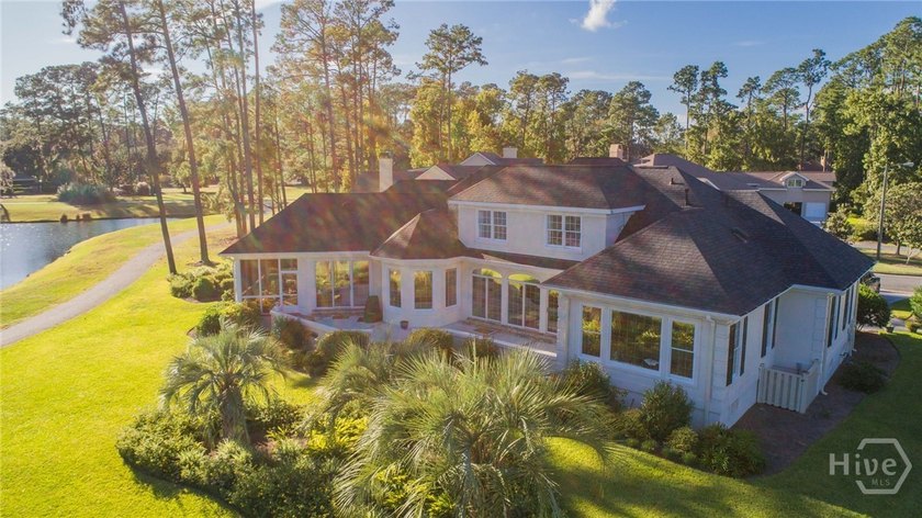 Elegant Lagoon-Front Home in Oakridge |4BR | 3.5BA | 4,722 Sq - photo 28