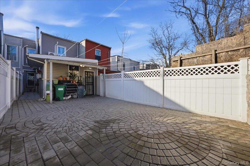 PRICE DROP! WILL BE DELIVERED VACANT! 5 BEDROOMS AND 3 - photo 29