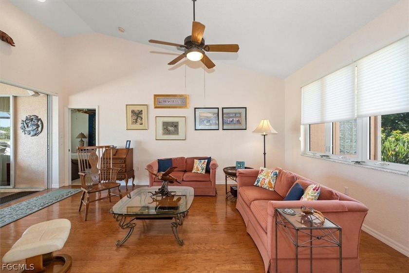 Welcome to Paradise! This beautiful 3 bedroom 2 1/2 bath direct - photo 6