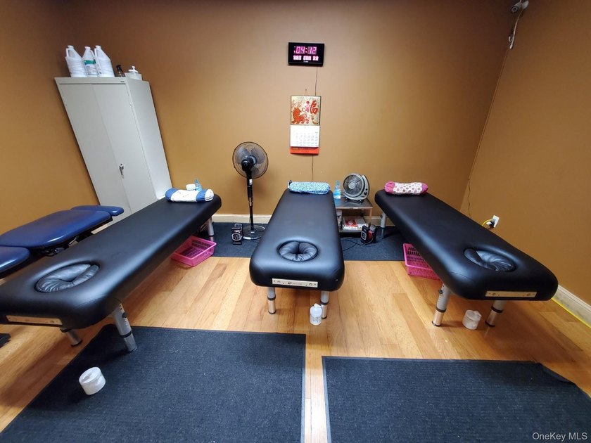 2200 Sqft Ground Floor Commercial Condominium. Prime Downtown - photo 11
