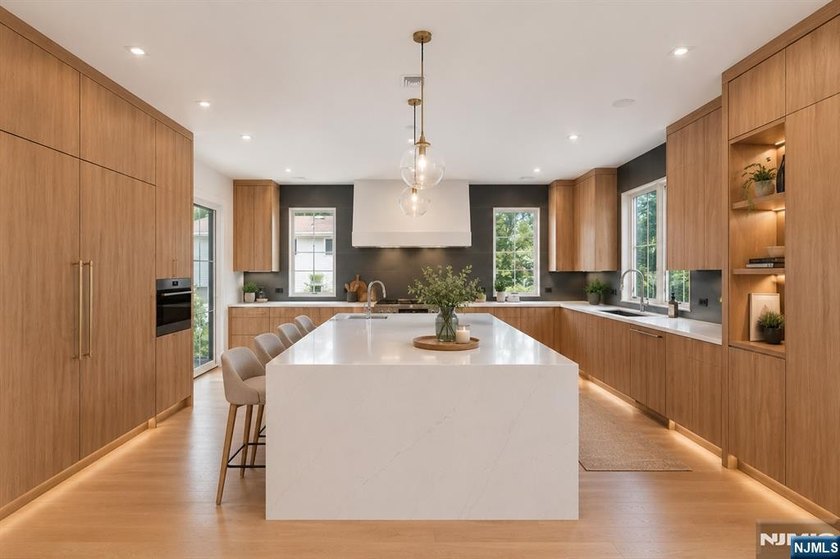 Welcome to 14 Allison Drive in Englewood Cliffs, a recently - photo 15