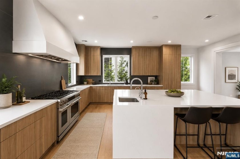 Welcome to 14 Allison Drive in Englewood Cliffs, a recently - photo 18