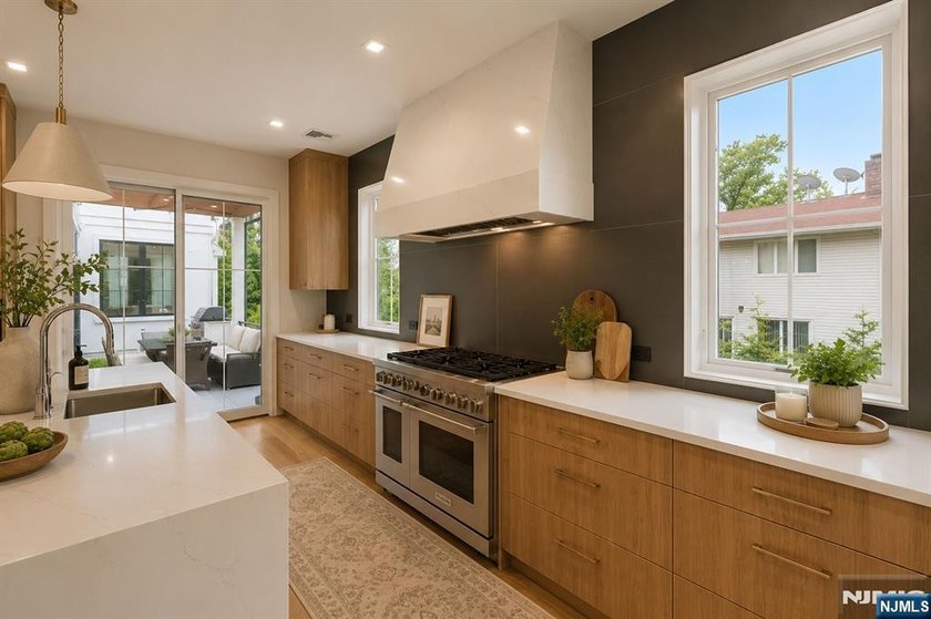 Welcome to 14 Allison Drive in Englewood Cliffs, a recently - photo 20