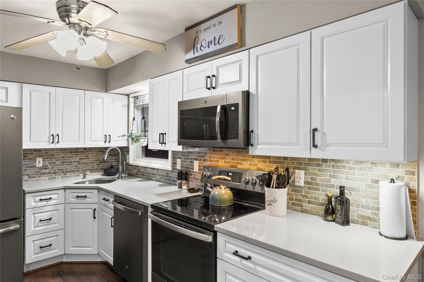 Welcome to this charming and well-maintained Ranch, perfectly - photo 3