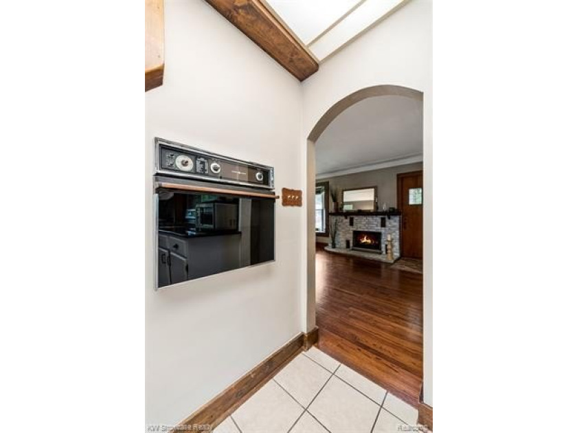 LOCATION, LOCATION, LOCATION, CLEAN UPDDATED 4 BDRM, 2 FULL BATH - photo 25