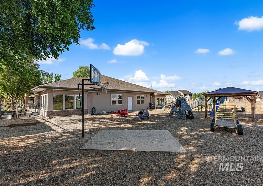 Rare opportunity to acquire a portfolio of four purpose-built - photo 31