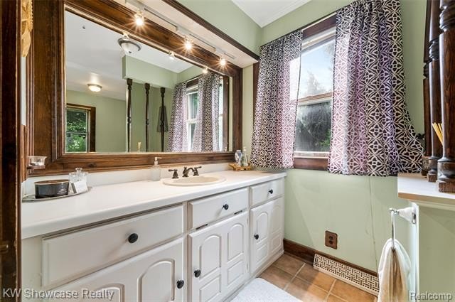 LOCATION, LOCATION, LOCATION, CLEAN UPDDATED 4 BDRM, 2 FULL BATH - photo 32