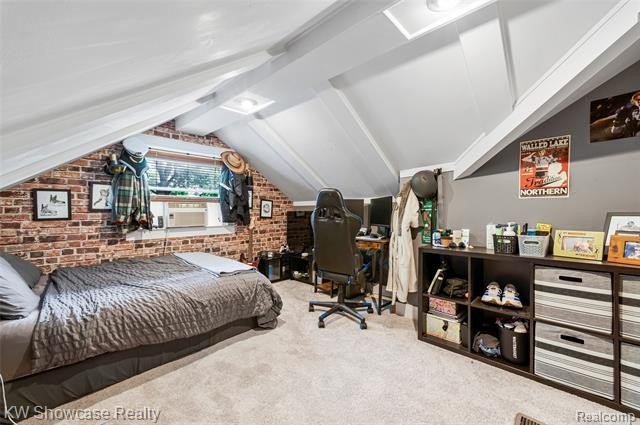 LOCATION, LOCATION, LOCATION, CLEAN UPDDATED 4 BDRM, 2 FULL BATH - photo 39
