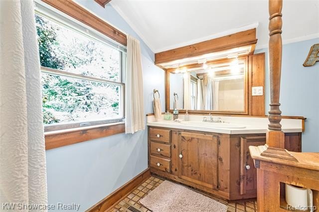 LOCATION, LOCATION, LOCATION, CLEAN UPDDATED 4 BDRM, 2 FULL BATH - photo 45