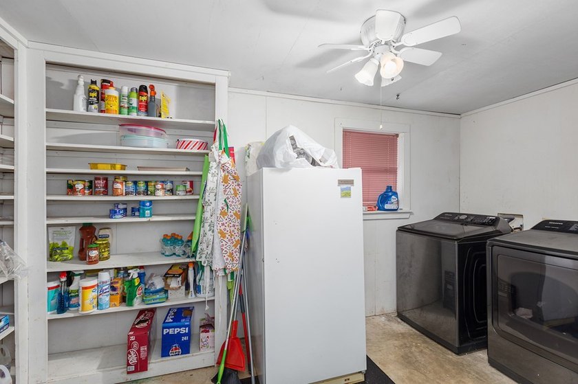 Come see this spacious home with Acreage Close to Town! Bonus! - photo 6