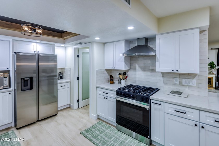 Completely remodeled and loaded with upgrades, this stunning 3 - photo 13