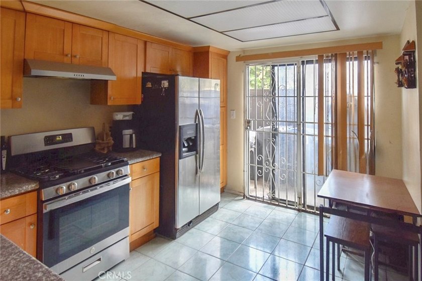 Welcome to this beautifully upgraded and exceptionally spacious - photo 15