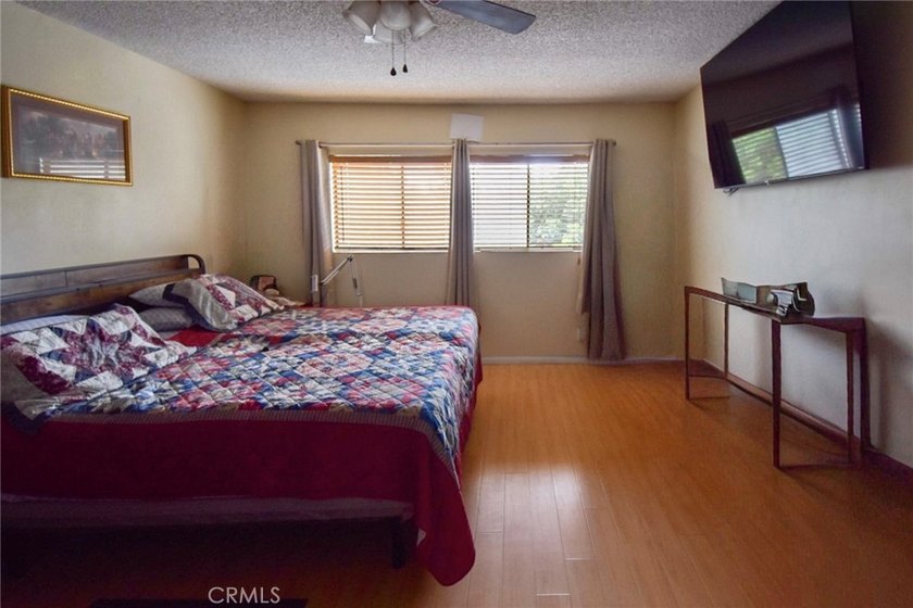 Welcome to this beautifully upgraded and exceptionally spacious - photo 19