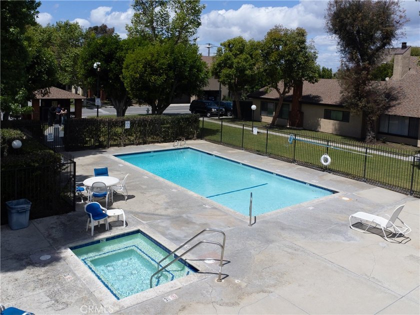 Welcome to this beautifully upgraded and exceptionally spacious - photo 24