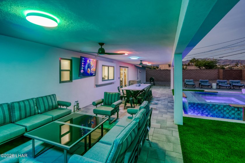 Completely remodeled and loaded with upgrades, this stunning 3 - photo 28