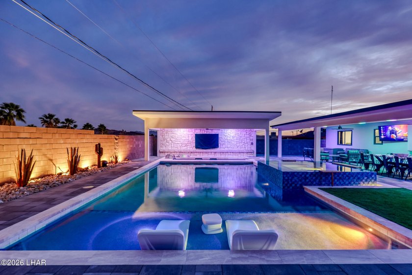 Completely remodeled and loaded with upgrades, this stunning 3 - photo 35