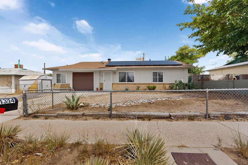 Charming Southwest Gem with Fully Paid-Off Solar!Welcome to 1314 - photo 3