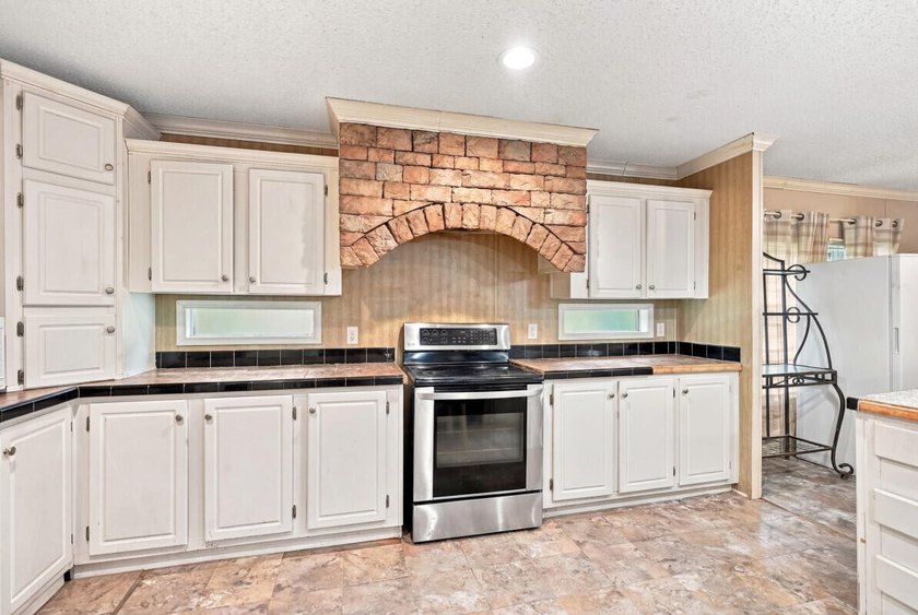 This spacious 3-bedroom, 2-bathroom home offers a bright - photo 6