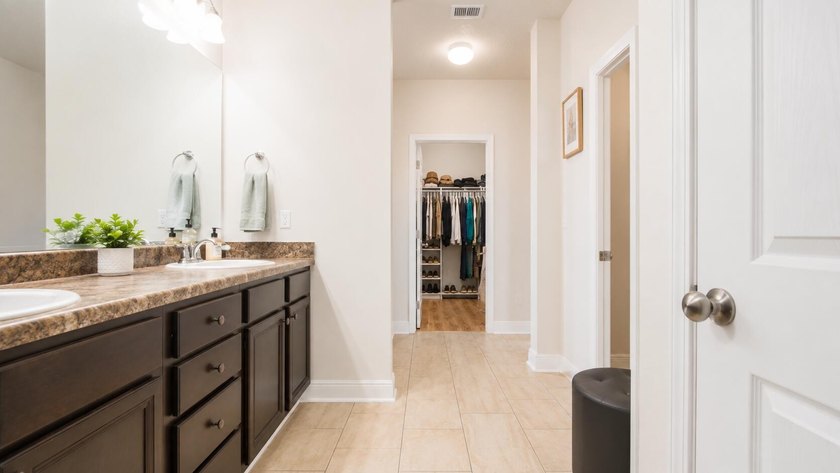 Experience luxurious pond-front living in this beautifully - photo 10
