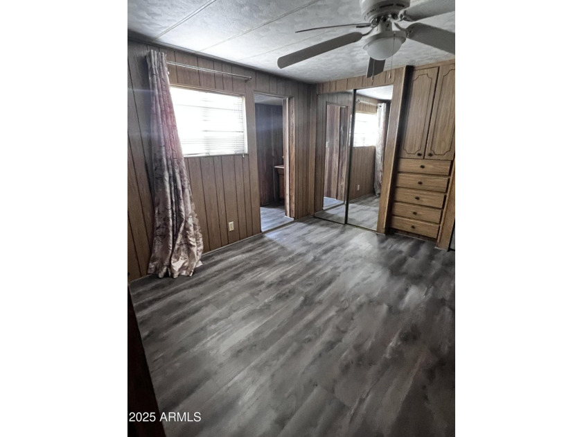 Cozy 2 bedroom /2 bath home with newer A/C Unit, Refrigerator - photo 21