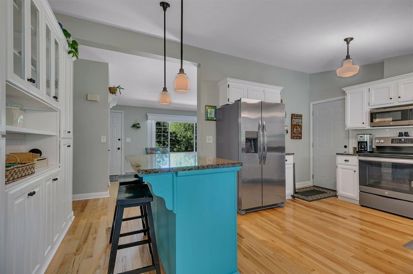 Welcome to this beautifully updated home in the highly desirable - photo 6