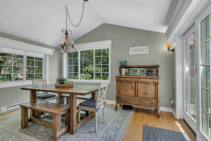 Welcome to this beautifully updated home in the highly desirable - photo 10