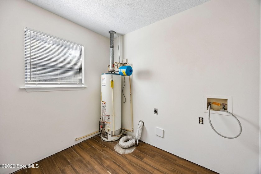 Ready for a quick move-in! This home offers tiled flooring - photo 31