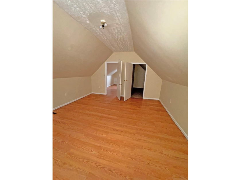 Excellent investment opportunity or owner occupant duplex in the - photo 11