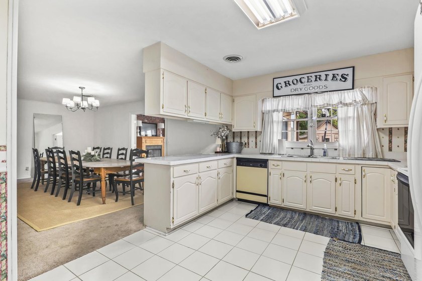 Opportunity awaits with this 3 bedroom 2 bathroom home located - photo 11