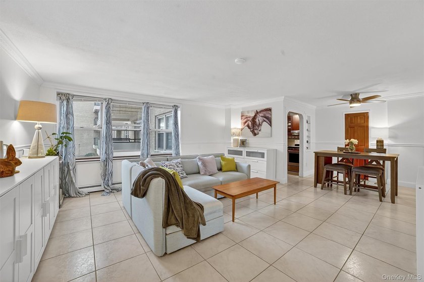 Welcome to this bright and spacious studio that lives like a - photo 12
