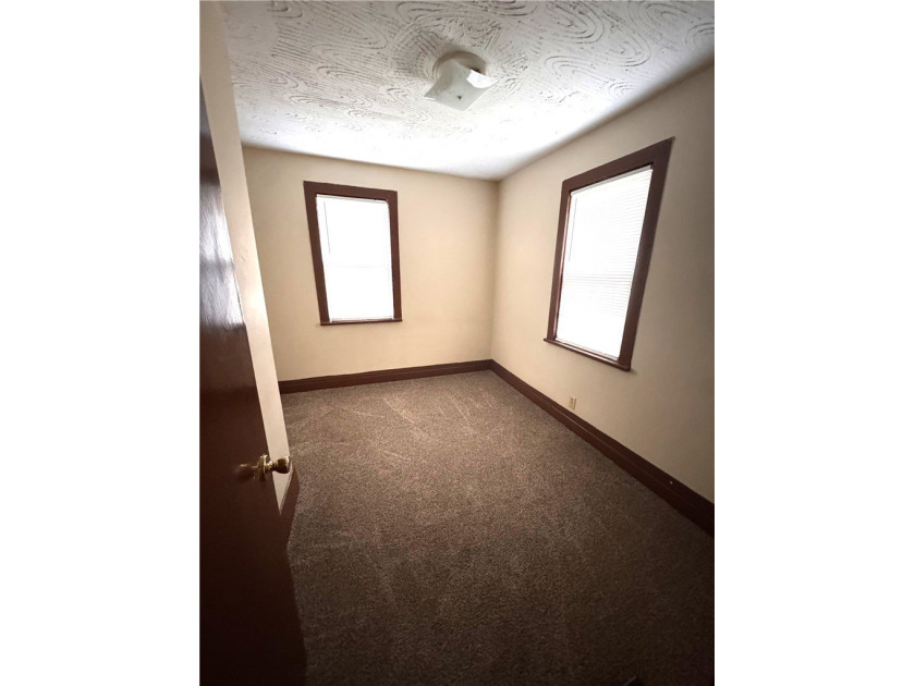 Excellent investment opportunity or owner occupant duplex in the - photo 13