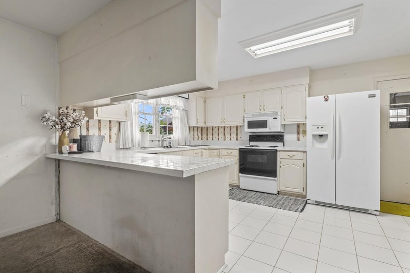 Opportunity awaits with this 3 bedroom 2 bathroom home located - photo 14