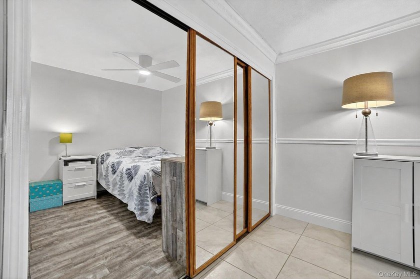 Welcome to this bright and spacious studio that lives like a - photo 15