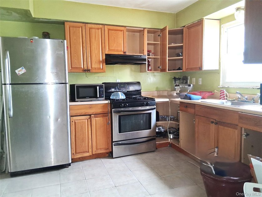Spacious two-family home offering Two 3-bedroom, 1.5-bath units - photo 9