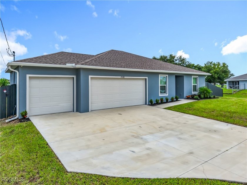 Step into this move-in ready 3-bedroom, 2-bath home in the - photo 4