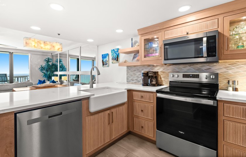 Welcome to ''The Wave,'' an extraordinary Gulf front residence - photo 4