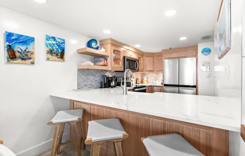 Welcome to ''The Wave,'' an extraordinary Gulf front residence - photo 8