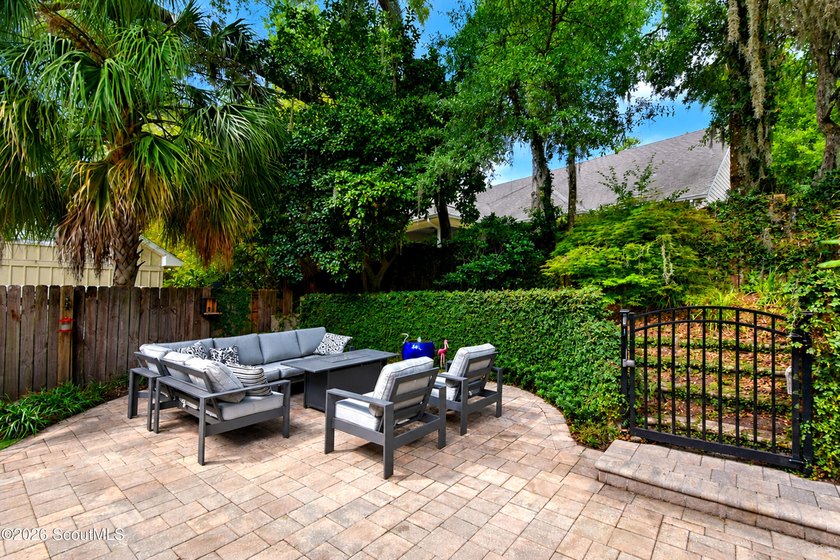 This wonderful open floor plan 3/2/1 has an awesome bonus room - photo 12
