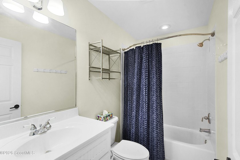This wonderful open floor plan 3/2/1 has an awesome bonus room - photo 29