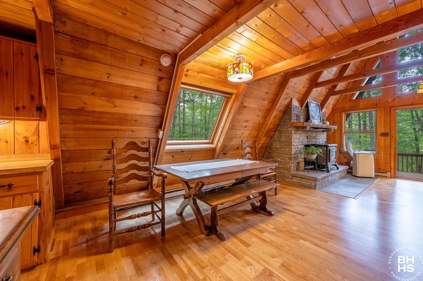 Welcome to 'Windsong', a quintessential original Adirondack - photo 9